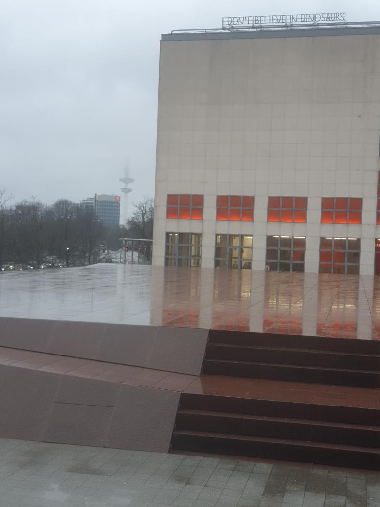 Hamburg/Neue Kunsthalle/I don't believe in Dinosaurs"